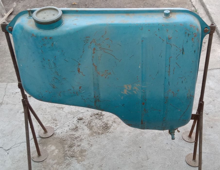 Продам железный бак от трактора