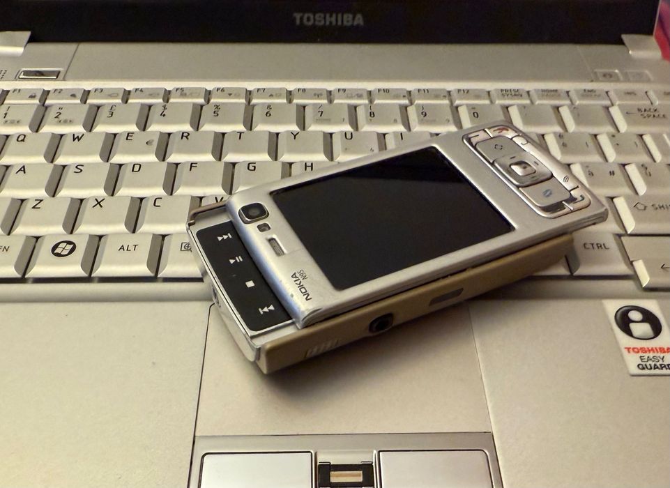 Telefon Nokia N95 - SAND ! Rar ! Classic cu butoante