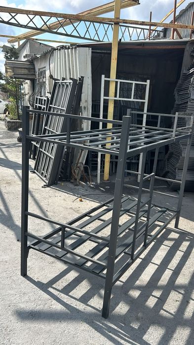Pat metalic  . Pat 2 persoane . Pat cu etajeră.paturi cu saltele.paturi dormitor pentru adult si copii.