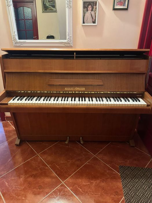 Pianina August Forster (Cehoslovacia)