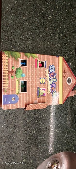 Продават се колекции Stikeez + подарък изненада