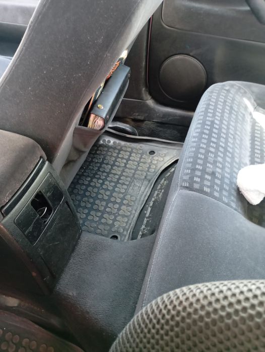 Продава се цяла за части