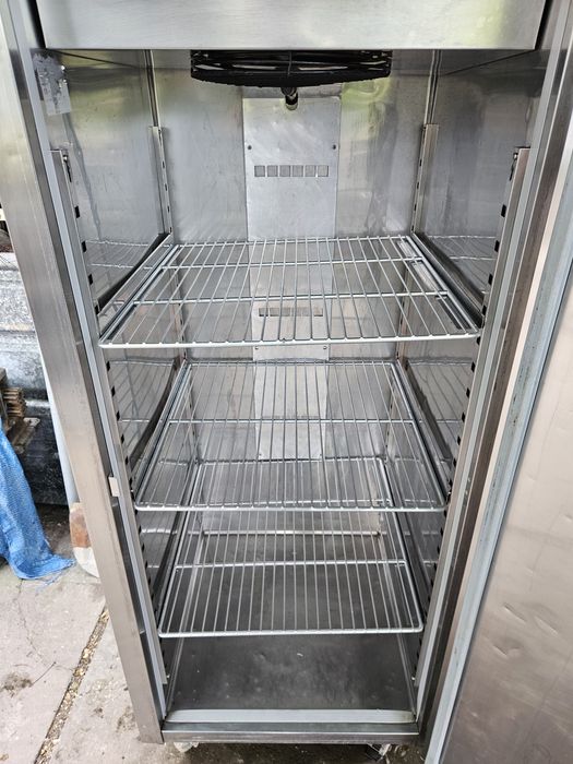 Хладилни Шкафове вертикални Ми-носови и Плю-сови Юнокс 500 литра