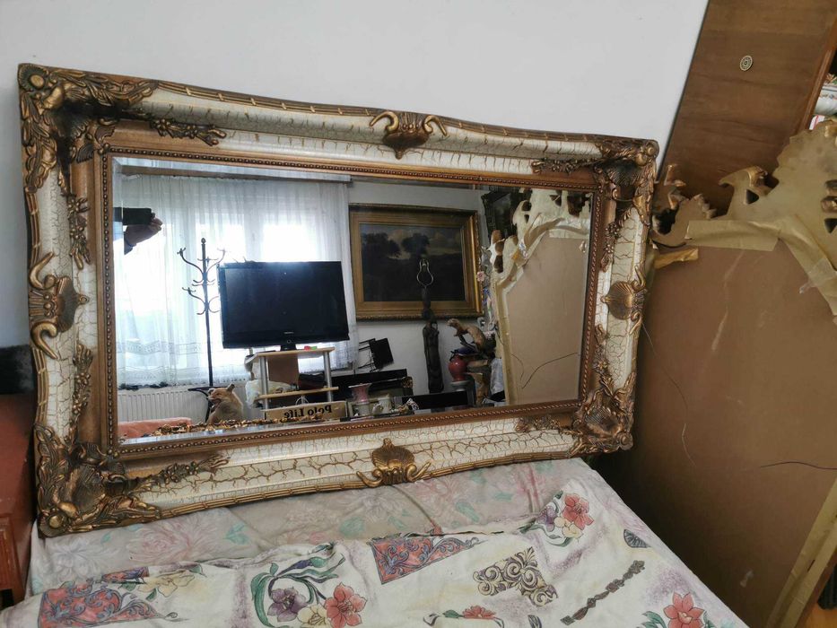 Oglinda vintage cu rama din lemn