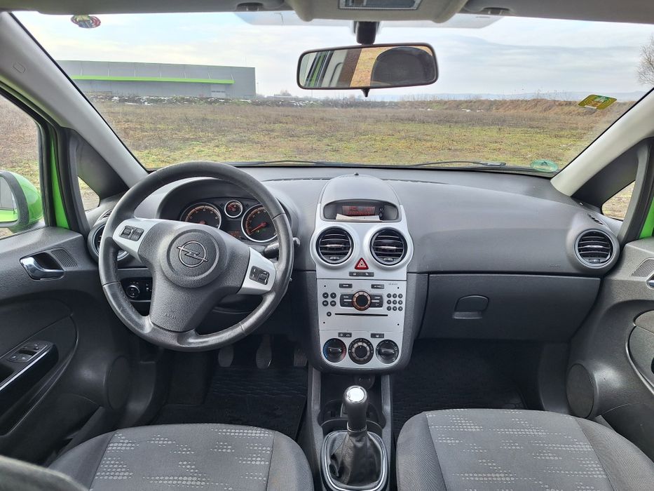 Opel corsa D 2012  1.4 Benzină 88 cp euro 5