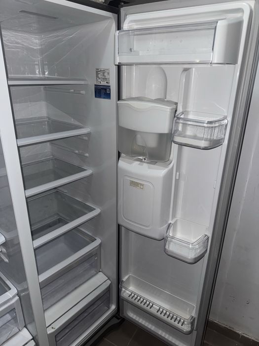 Холодильник Samsung