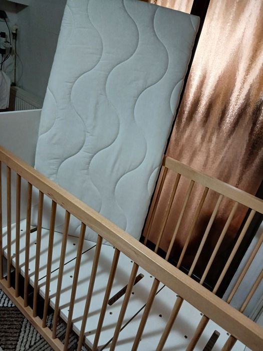 Vand pătuț bebeluș nou ,nefolosit deloc , saltea de cocos nouă