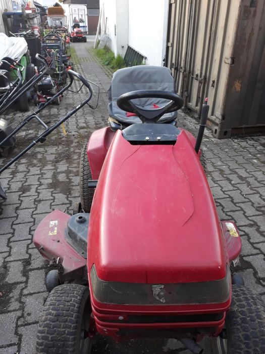 Tractoras tuns iarba Toro