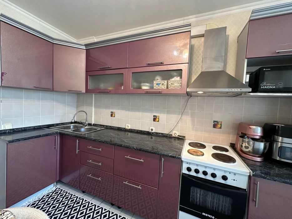 Продам кухонный гарнитур и плиту