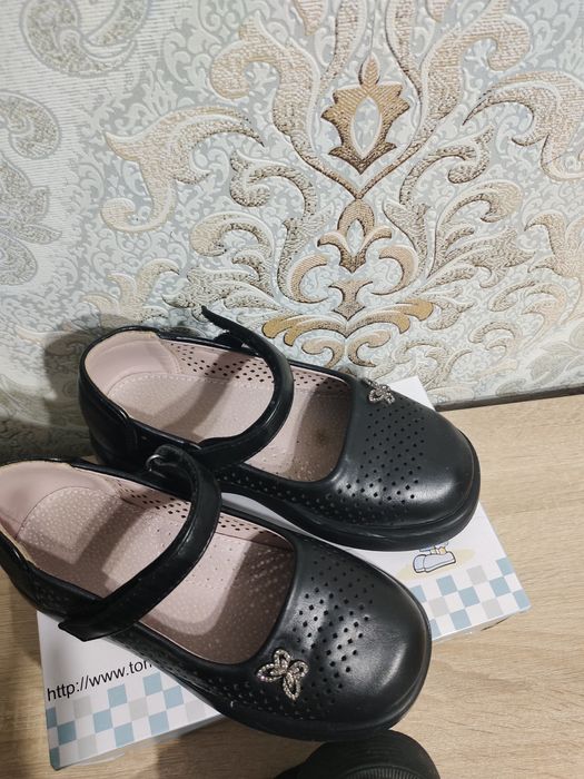 Продам туфли для девочки