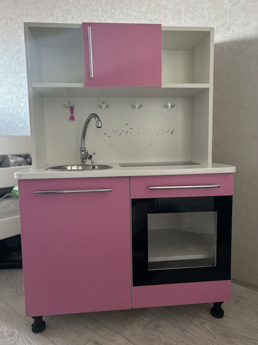 Красивая детская кухня .