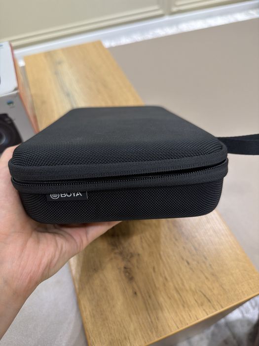 Boya Mikrafon ko’chada intervyu olishga