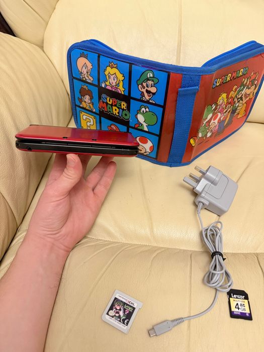 Nintendo 3DS XL Red + оригинален Super Mario калъф + Luigi’s Mansion 2