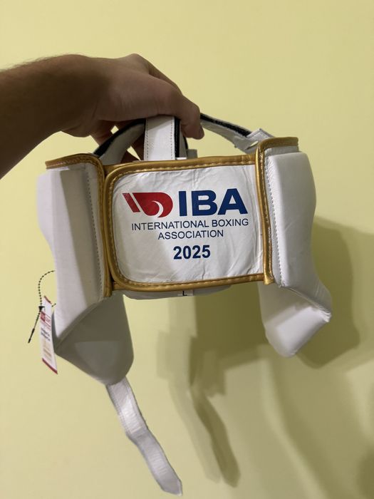 Перчатки и шлем IBA