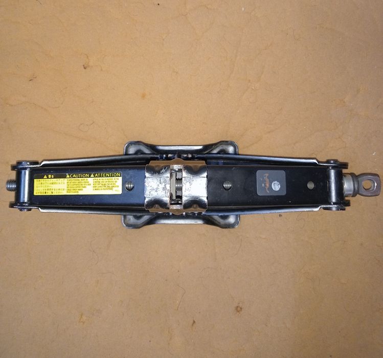 Продам рабочий домкрат.