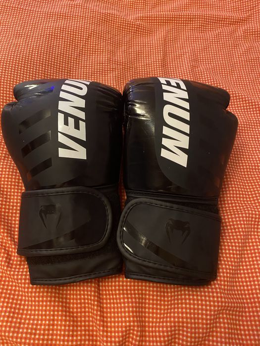 Mănusi de box venum