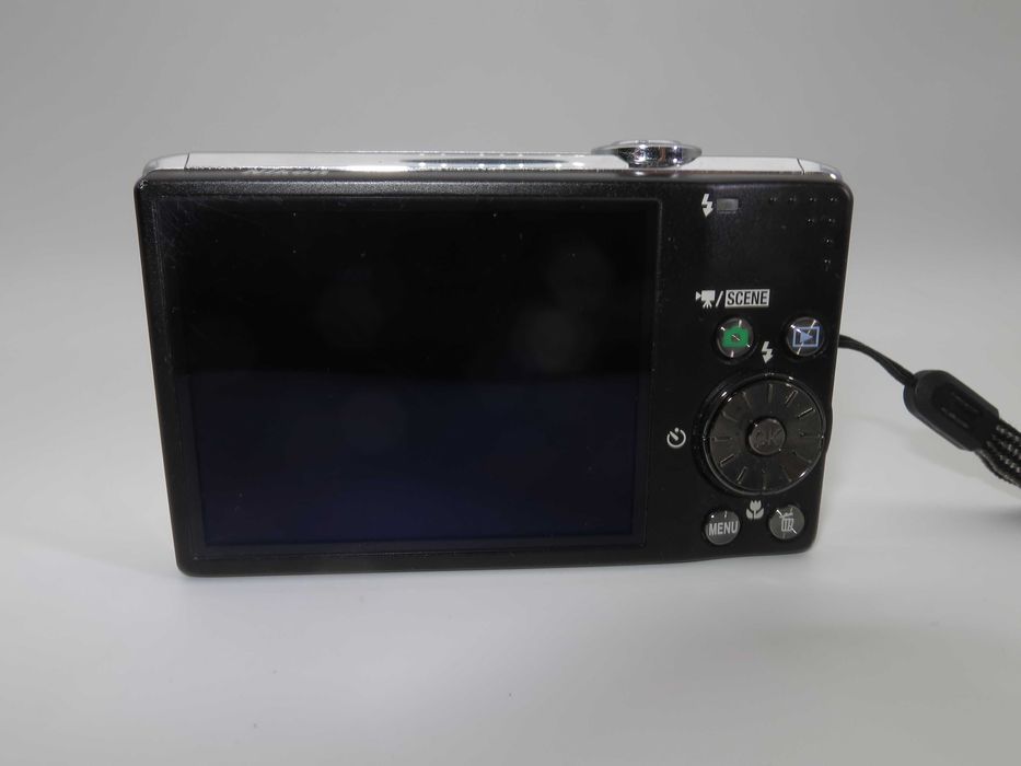Nikon Coolpix S620 ултра компактен цифров фотоапарат, дигитална камера пълен комплект, като НОВА - тествана и работи отлично
