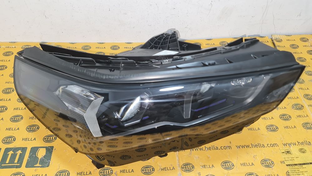Far dreapta full led adaptiv blue shaddow line BMW 5 G60 G61 5A798D8