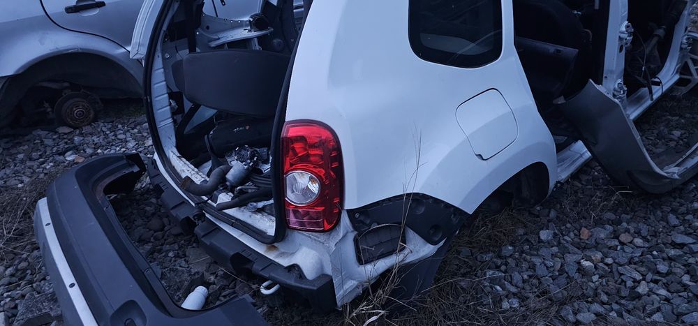 Aripa dreapta spate Dacia Duster 2012