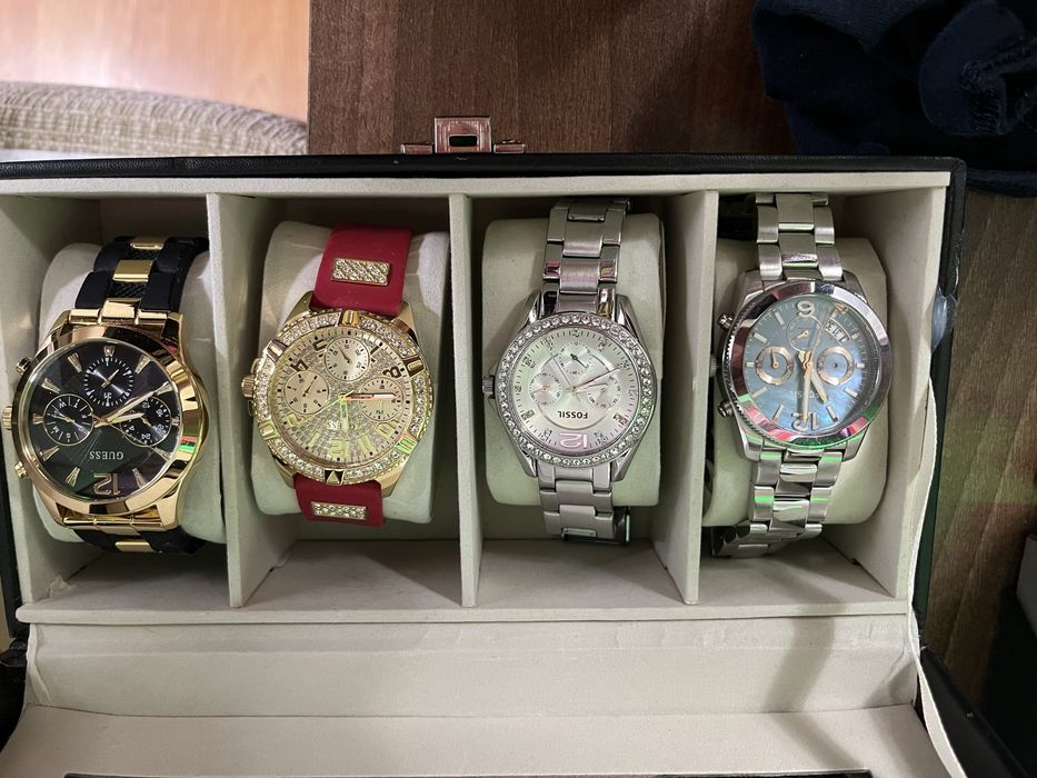 Ceasuri diferite modele ca noi