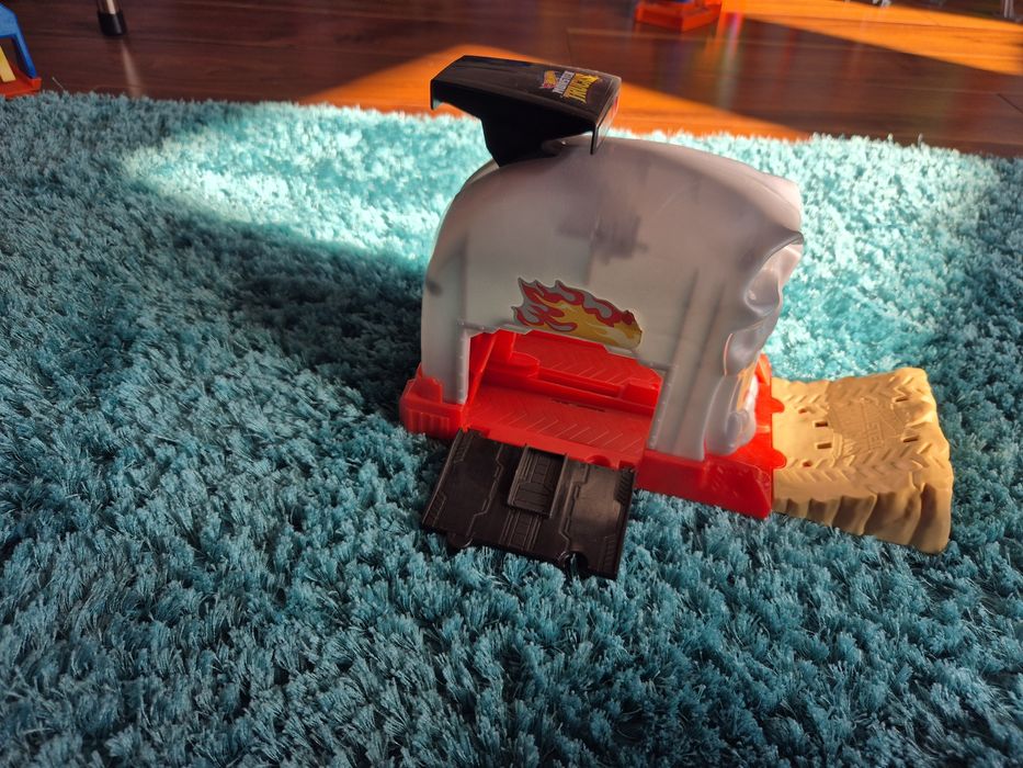 Hotwheels писта череп