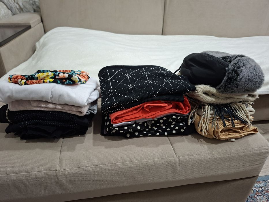 Отдам бесплатно одежду и обувь