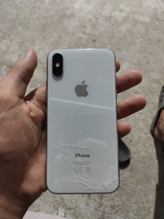 Iphone xs orqasida singan joyi bor