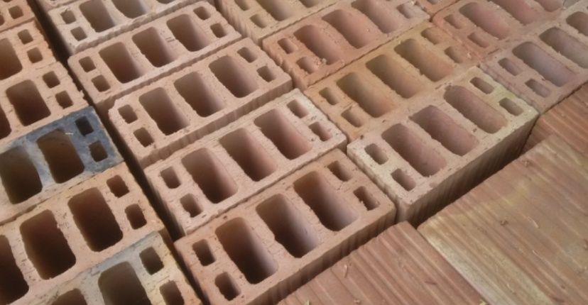 Продавам  стари тухли четворки