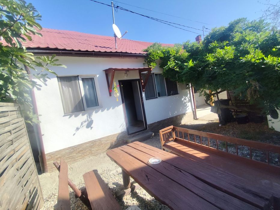 Apartament 3 camere curte comună
