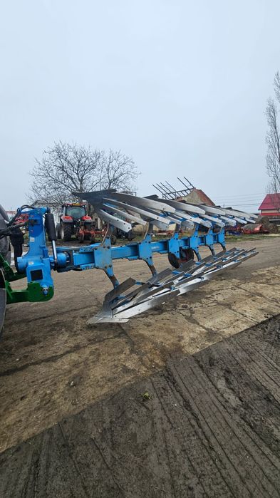 Vând  plug  lemken  cu 7 capuri