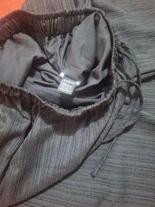 Pantaloni largi marimea M