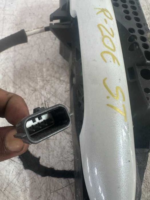 Dezmembrari Maner usa stanga fata RENAULT ZOE fab 2019 cod piesa 252447