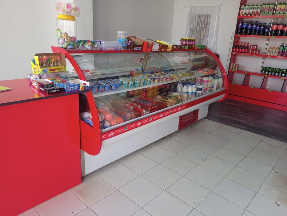 Vitrina oldi yoysimon shakldagi xolodilnik 2,5 metr