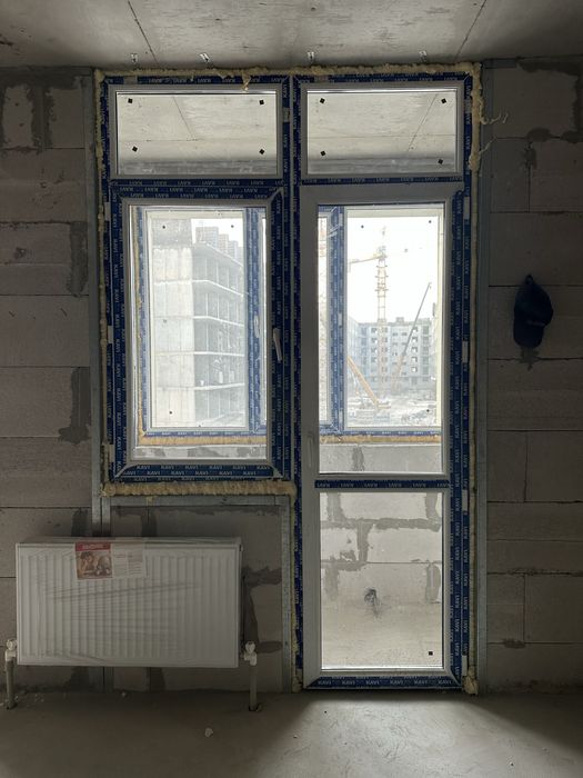 Пластиковое окно с дверью