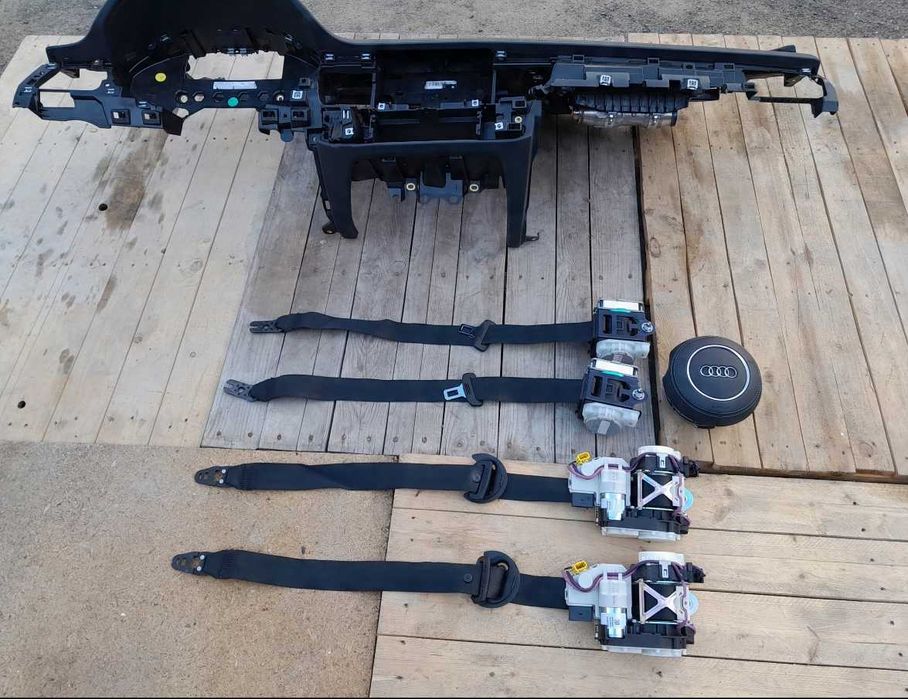 Audi A8 D4 airbag арматурно табло колани