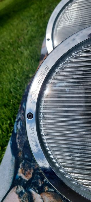Два фара Hella в перфектно състояние за камион или джип