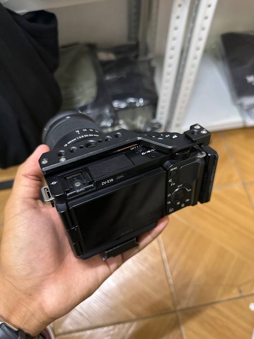 Продам полный комплект Sony ZV-E10