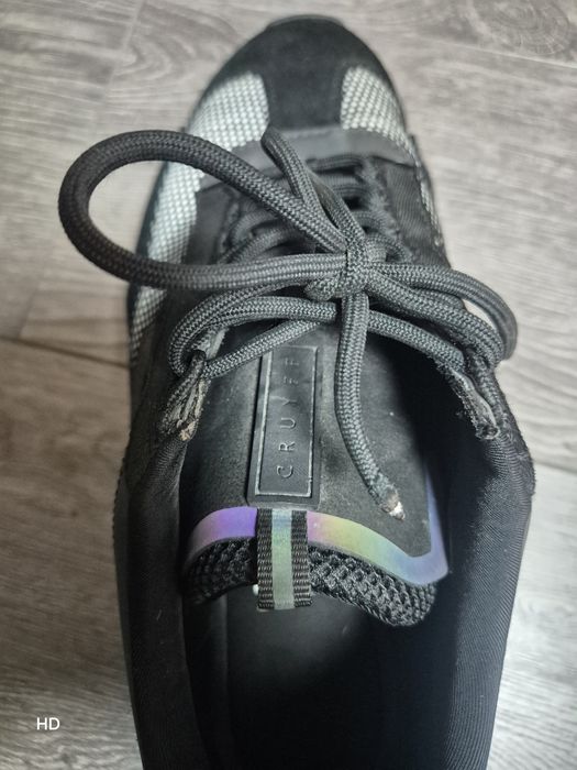 Маратонки CRUYFF номер 42 е топ състояние.Намалени.