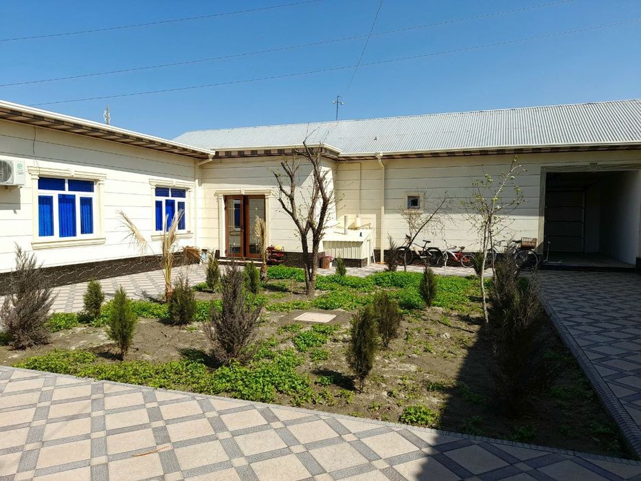 Сдается в аренду участок с полным удобствами в центре.