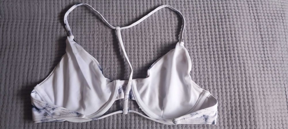 Нов бански от две части