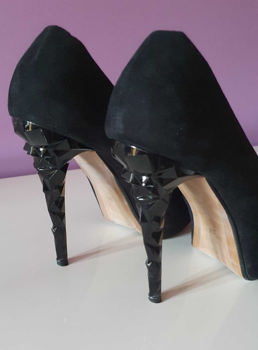 Елегантни дамски обувки