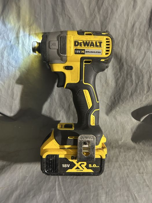 Dewalt impact Makita ddf887!