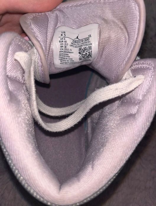 Air Jordan 1 Mid Valentine’s Day 2022