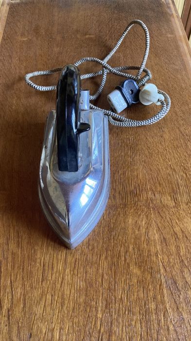 Разпродажба!!!Ретро ютия Елпром