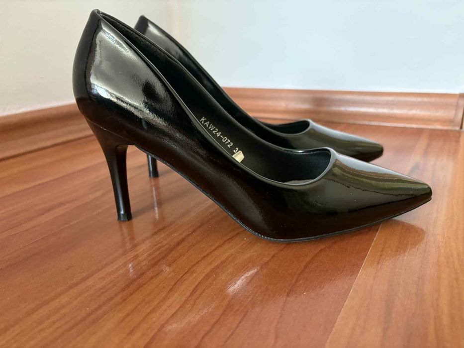 Черни елегантни обувки на ток