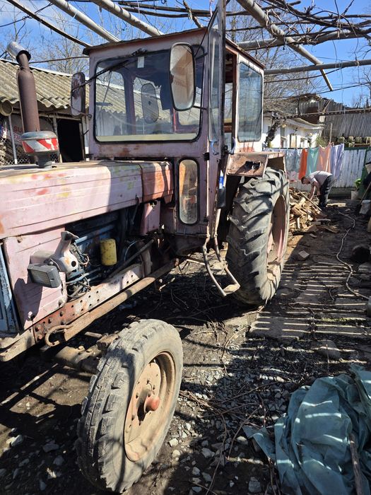 Vând  tractor u650 și utilaje agricole,toate  funcționale