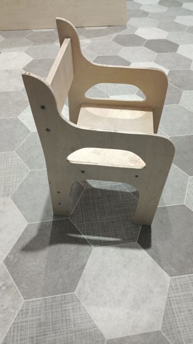 Продам круглый стол, стулья, табуретки