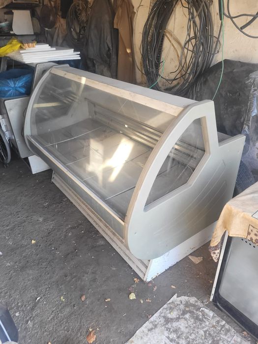 Продам витринные холодильники