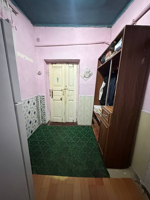 Uy sotiladi. buxoro viloyoti kogon shaharida joylashgan.