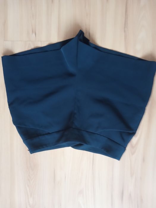 3 Păpuși și castel Pantaloni, jeans, blugi, pantaloni scurți